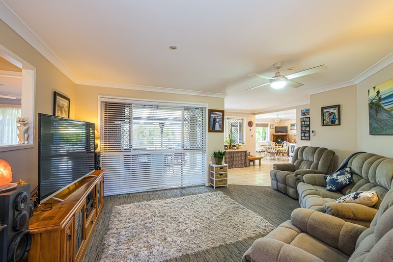 Photo - 39 Topsail Circuit, Banksia Beach QLD 4507 - Image 4