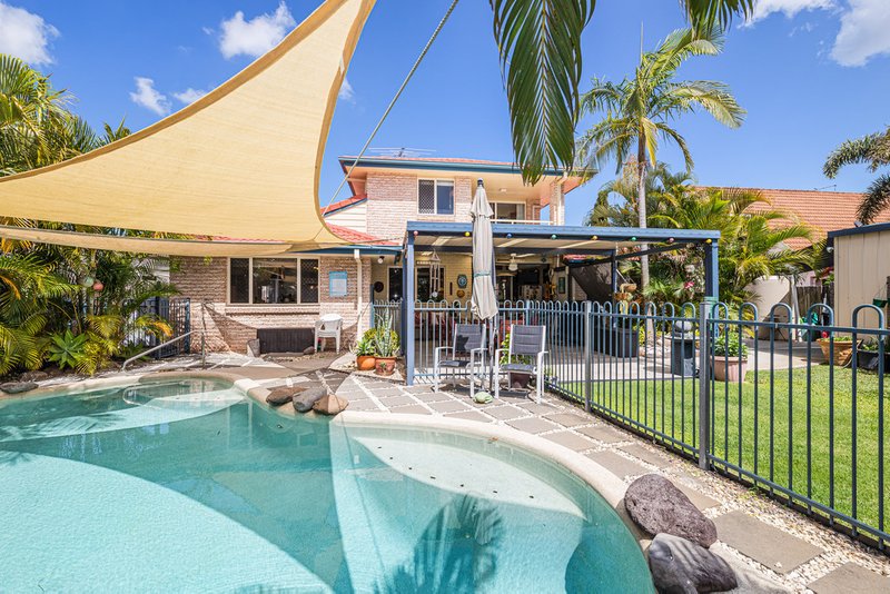 Photo - 39 Topsail Circuit, Banksia Beach QLD 4507 - Image 9