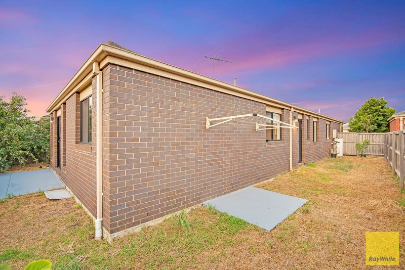 Photo - 39 Tyler Crescent, Tarneit VIC 3029 - Image 12