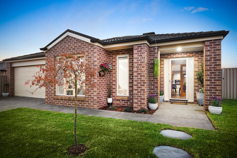 Photo - 39 Villella Drive, Pakenham VIC 3810 - Image 3