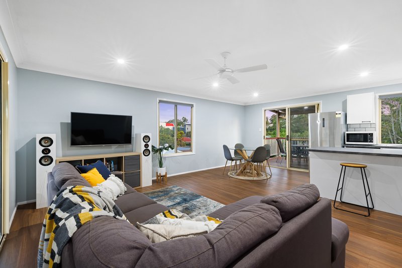 Photo - 39 Walkers Road, Everton Hills QLD 4053 - Image 3