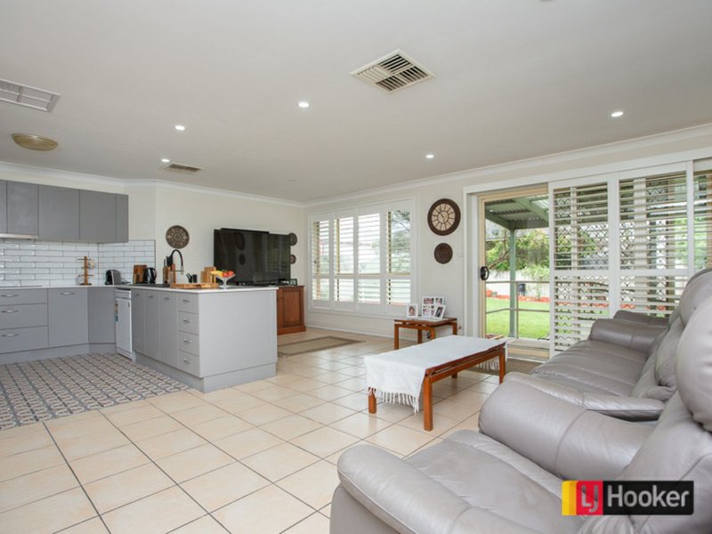 Photo - 39 Warwick Road, Hillvue NSW 2340 - Image 3