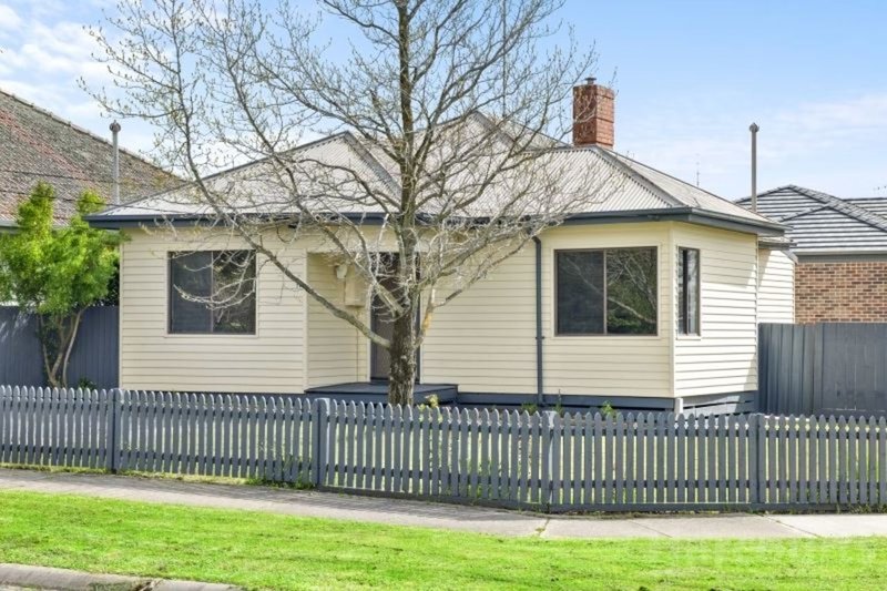 39 White Avenue, Wendouree VIC 3355