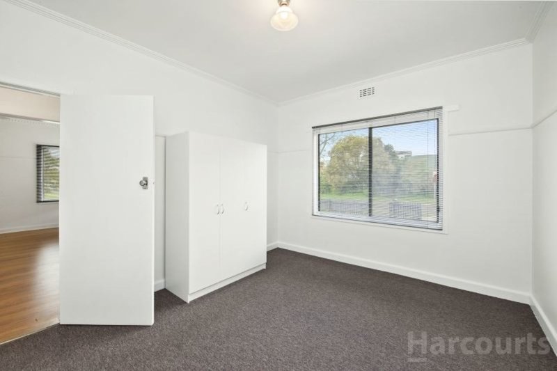 Photo - 39 White Avenue, Wendouree VIC 3355 - Image 7