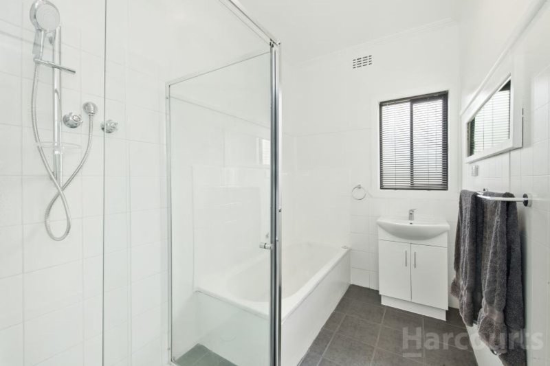 Photo - 39 White Avenue, Wendouree VIC 3355 - Image 9