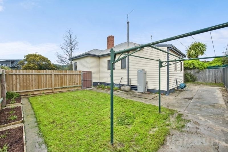 Photo - 39 White Avenue, Wendouree VIC 3355 - Image 12