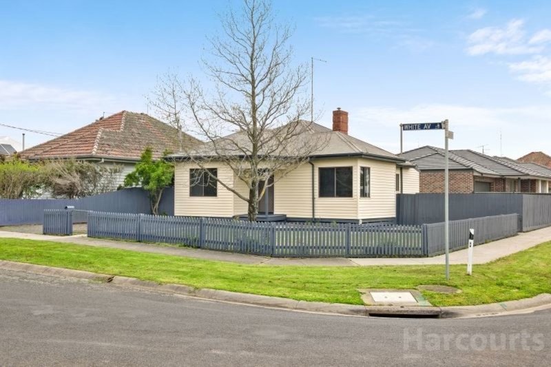 Photo - 39 White Avenue, Wendouree VIC 3355 - Image 13