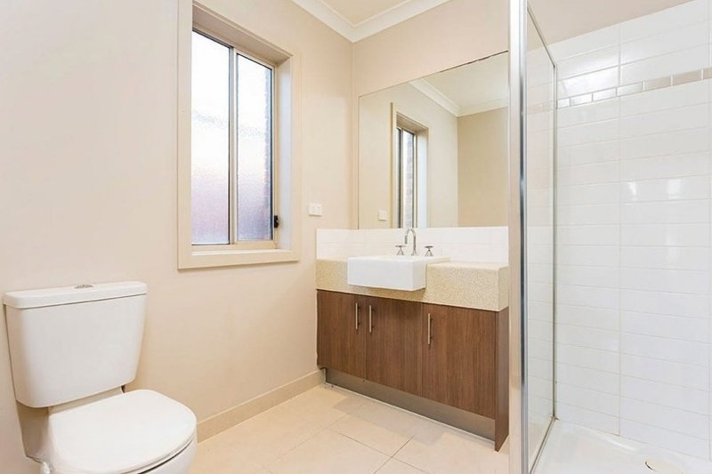 Photo - 39 Windrest Way, Point Cook VIC 3030 - Image 4
