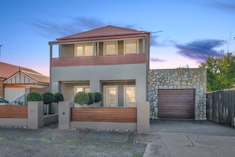 39 Woodlea Crescent, Craigieburn VIC 3064