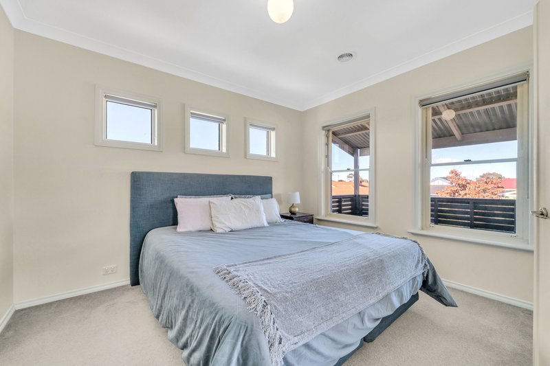 Photo - 39 Woodlea Crescent, Craigieburn VIC 3064 - Image 6