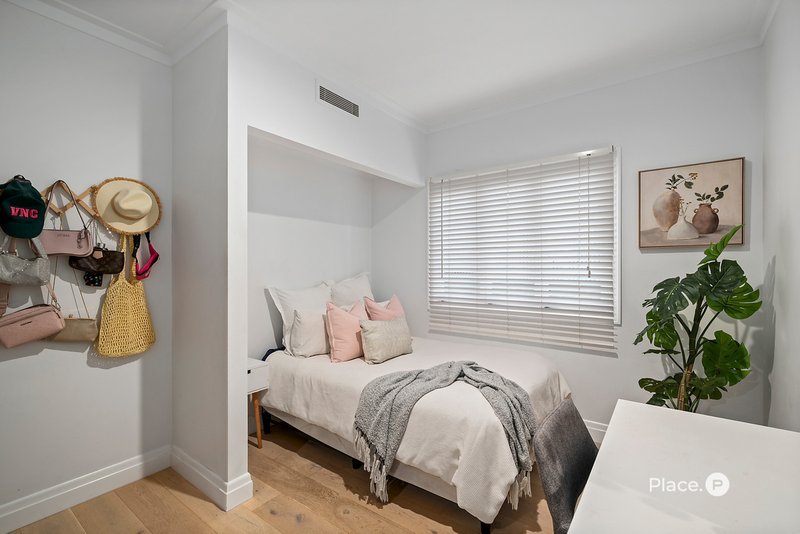 Photo - 39 Woodrow Drive, Coorparoo QLD 4151 - Image 15
