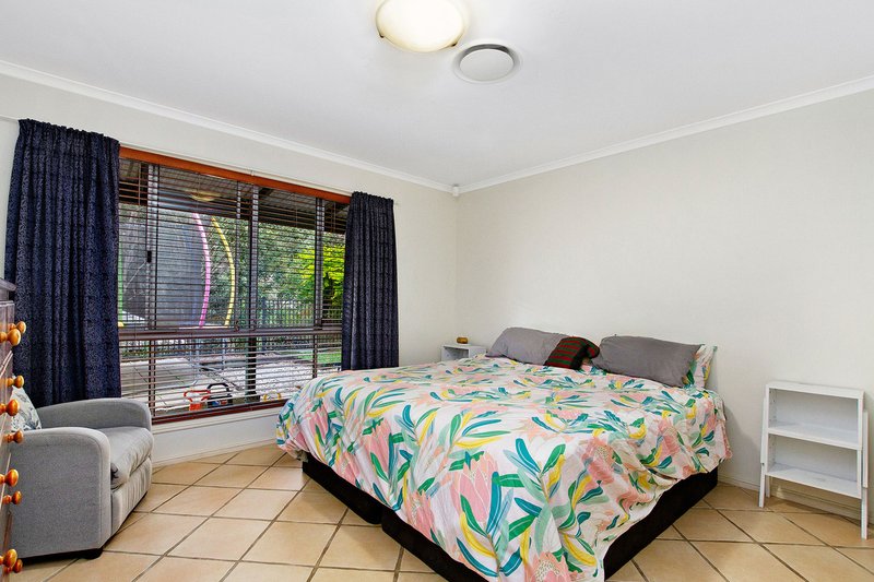 Photo - 39 Yathong Court, Arana Hills QLD 4054 - Image 7