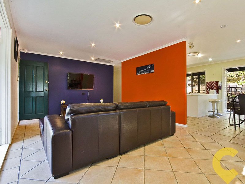 Photo - 39 Yathong Court, Arana Hills QLD 4054 - Image 5