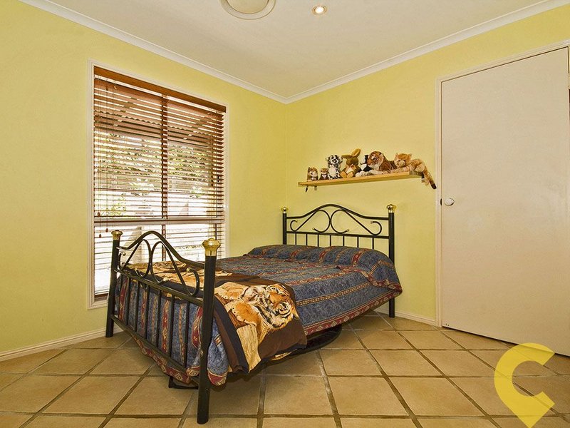 Photo - 39 Yathong Court, Arana Hills QLD 4054 - Image 8