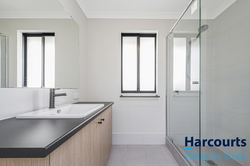 Photo - 390 Henley Street, Henley Brook WA 6055 - Image 3