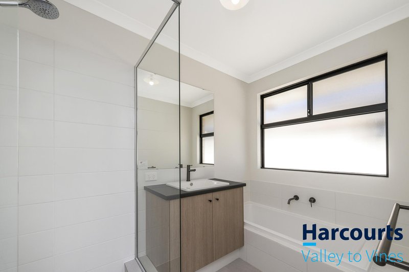 Photo - 390 Henley Street, Henley Brook WA 6055 - Image 7