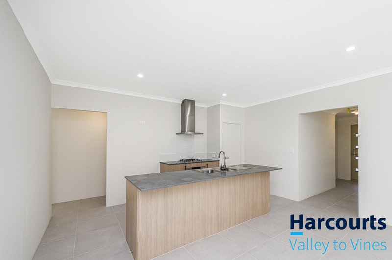 Photo - 390 Henley Street, Henley Brook WA 6055 - Image 10