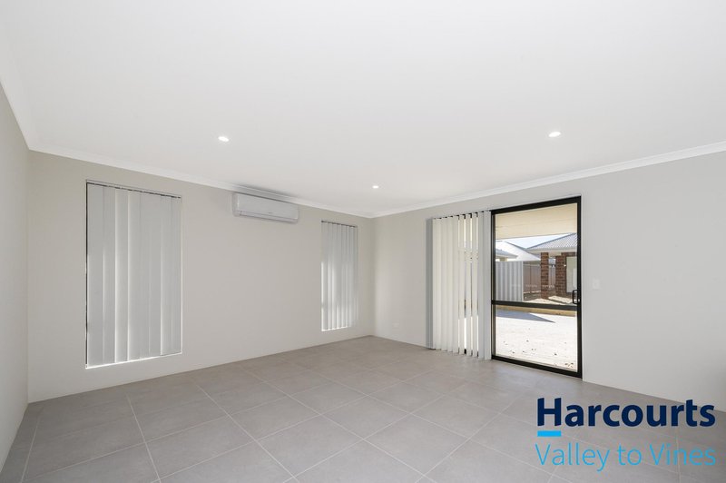 Photo - 390 Henley Street, Henley Brook WA 6055 - Image 12