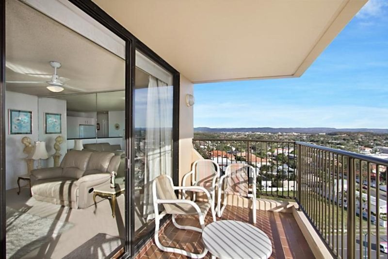 Photo - 39/1941 Gold Coast Highway, Burleigh Heads QLD 4220 - Image 2