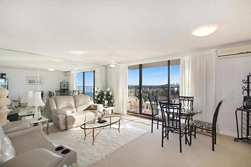 Photo - 39/1941 Gold Coast Highway, Burleigh Heads QLD 4220 - Image 3