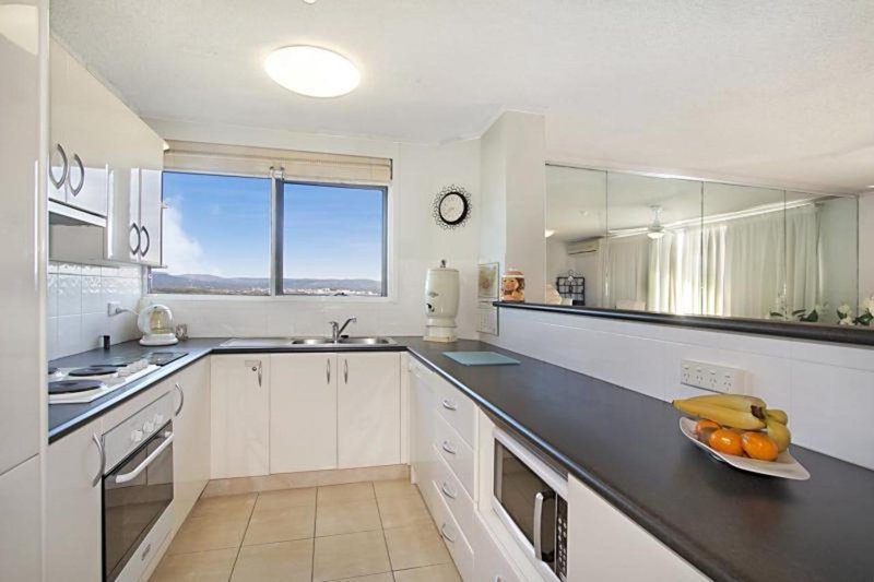 Photo - 39/1941 Gold Coast Highway, Burleigh Heads QLD 4220 - Image 4