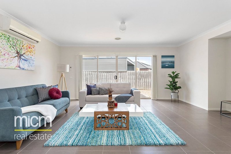 Photo - 392 Boardwalk Boulevard, Point Cook VIC 3030 - Image 2