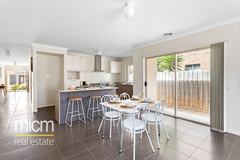 Photo - 392 Boardwalk Boulevard, Point Cook VIC 3030 - Image 4