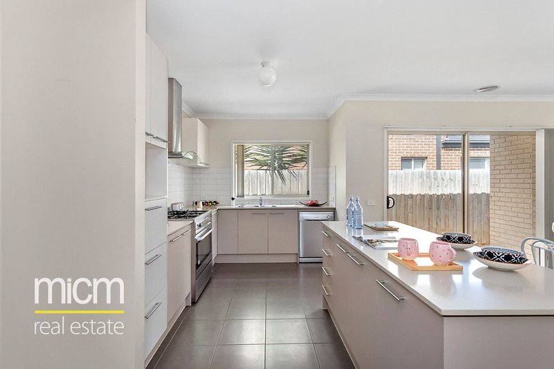 Photo - 392 Boardwalk Boulevard, Point Cook VIC 3030 - Image 6