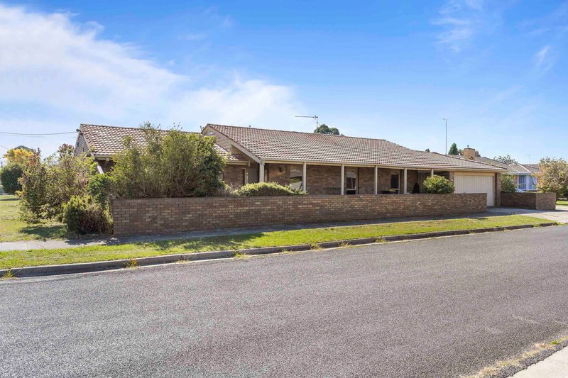 Photo - 392 Forest Street, Wendouree VIC 3355 - Image 1