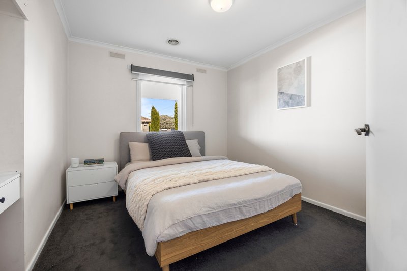 Photo - 392 Forest Street, Wendouree VIC 3355 - Image 9