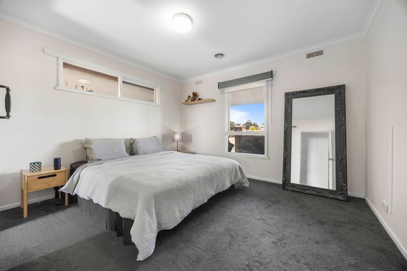 Photo - 392 Forest Street, Wendouree VIC 3355 - Image 11