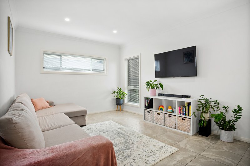 Photo - 3/93 Wentworth Street, Oak Flats NSW 2529 - Image 2