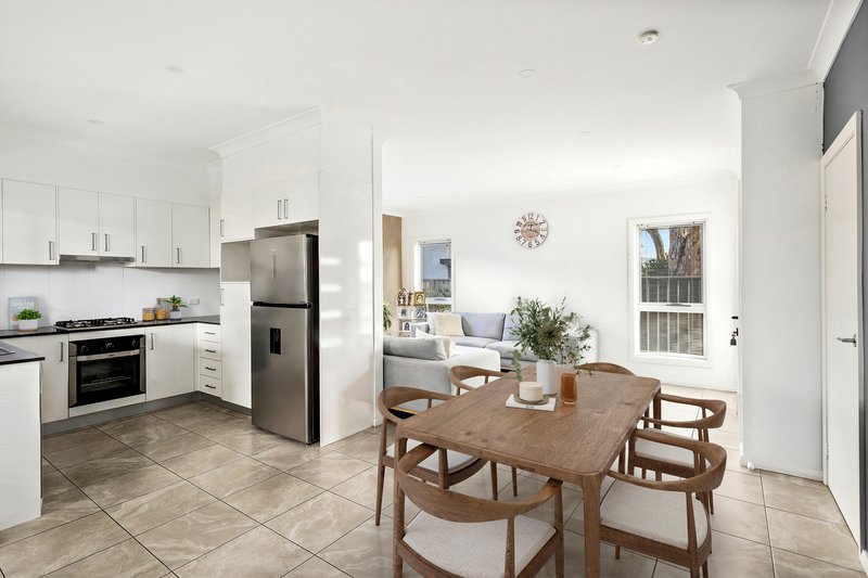 Photo - 3/93 Wentworth Street, Oak Flats NSW 2529 - Image 2