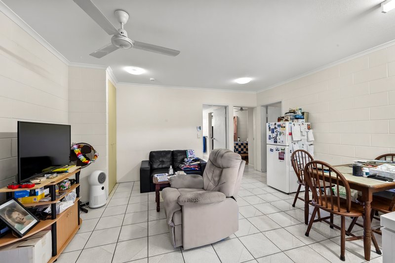 Photo - 3/94-96 Birch Street, Manunda QLD 4870 - Image 3