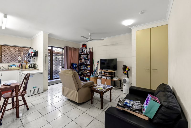 Photo - 3/94-96 Birch Street, Manunda QLD 4870 - Image 4