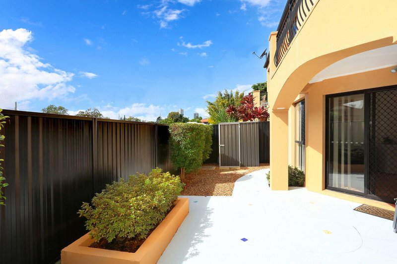 Photo - 3/95 Pohlman Street, Southport QLD 4215 - Image 25