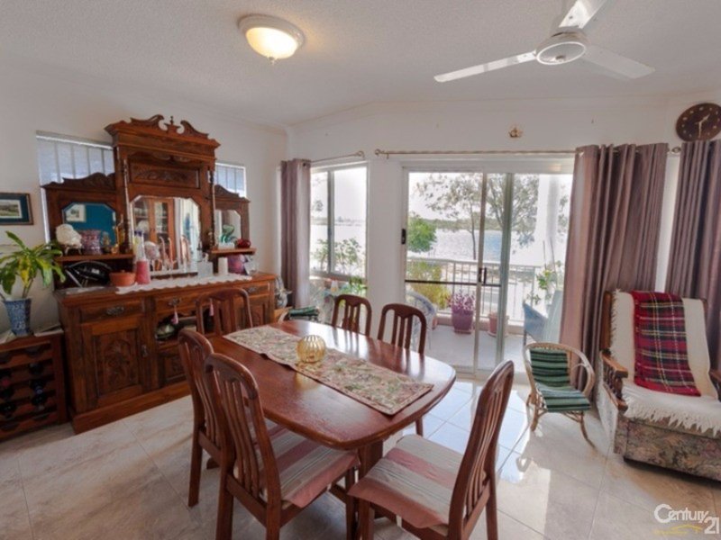 Photo - 3/97-99 Bradman Avenue, Maroochydore QLD 4558 - Image 5