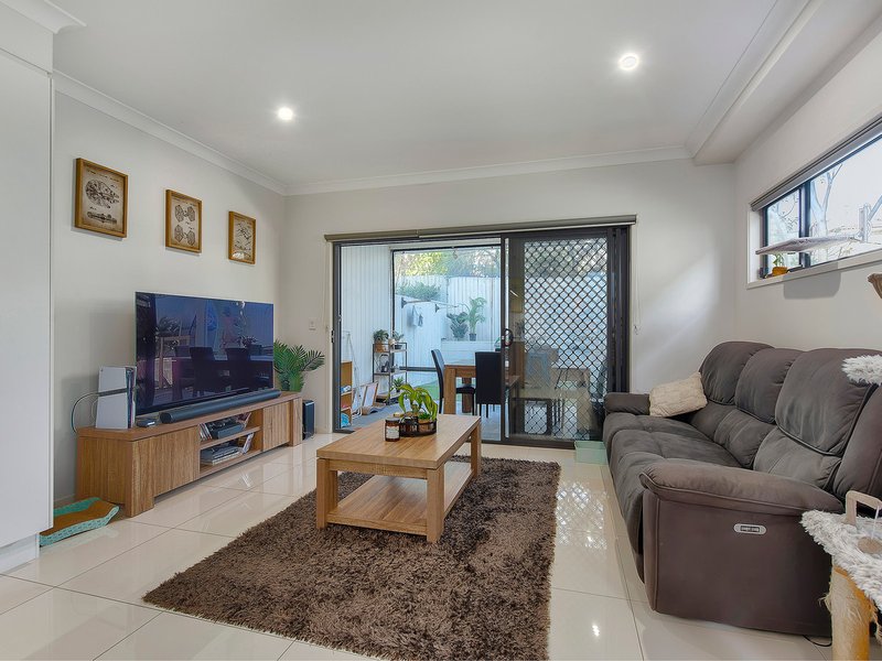 Photo - 39a Buddina Street, Stafford QLD 4053 - Image 5