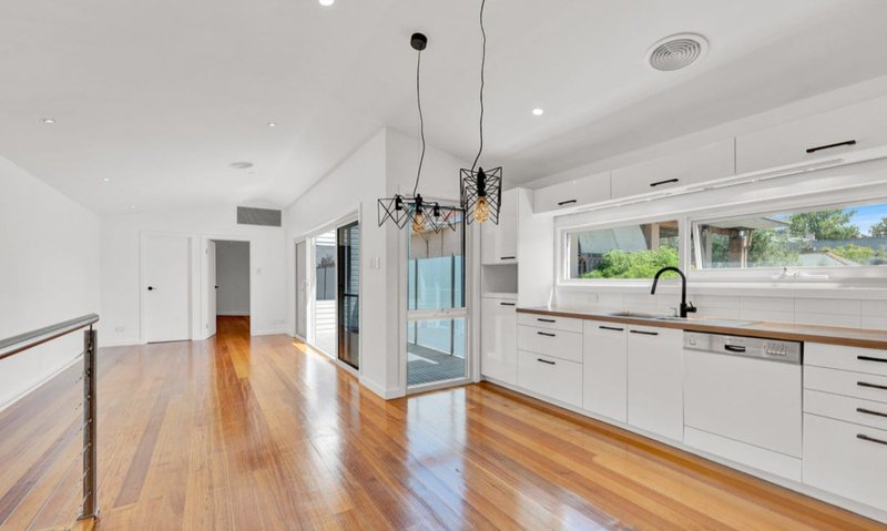 Photo - 39A Hawthorn Road, Caulfield North VIC 3161 - Image 2