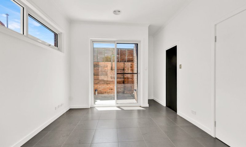 Photo - 39A Hawthorn Road, Caulfield North VIC 3161 - Image 11