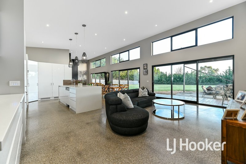 Photo - 3A Meeking Drive, Pakenham VIC 3810 - Image 8