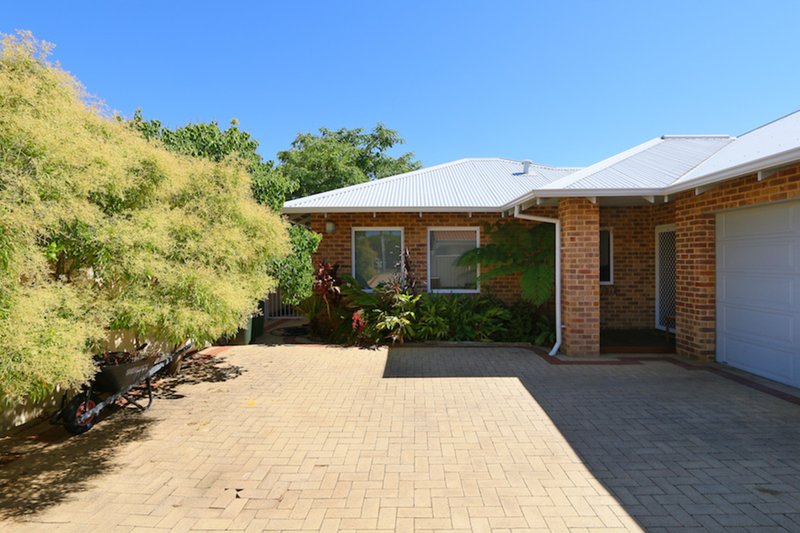 Photo - 3A Ochiltree Way, Kardinya WA 6163 - Image 2