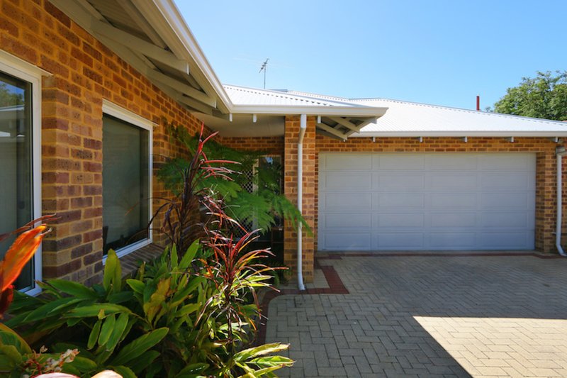 Photo - 3A Ochiltree Way, Kardinya WA 6163 - Image 3