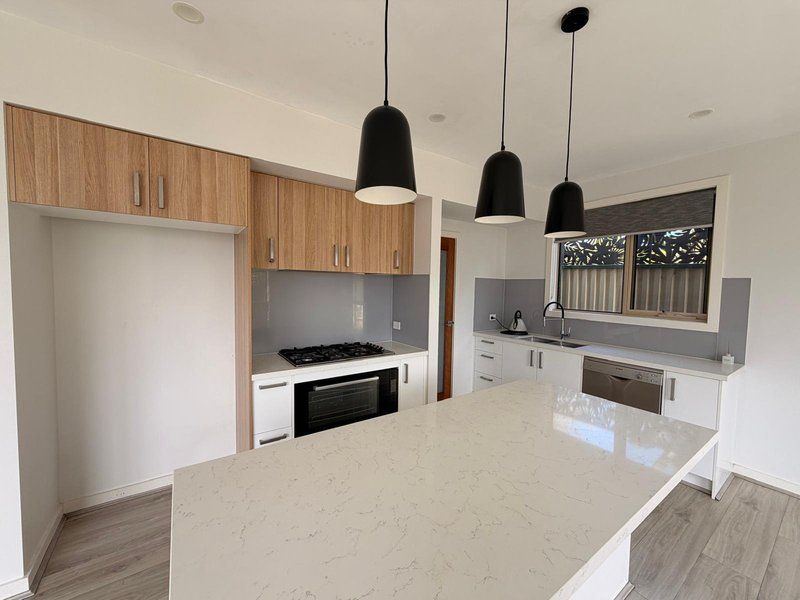 Photo - 3A Robbins Way, Hampton Park VIC 3976 - Image 3