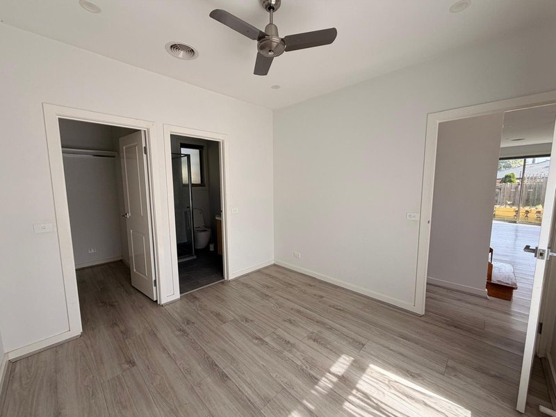 Photo - 3A Robbins Way, Hampton Park VIC 3976 - Image 7