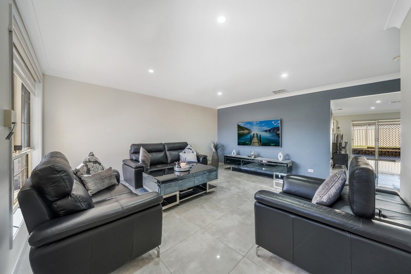 Photo - 3A Tench Way, West Hoxton NSW 2171 - Image 6