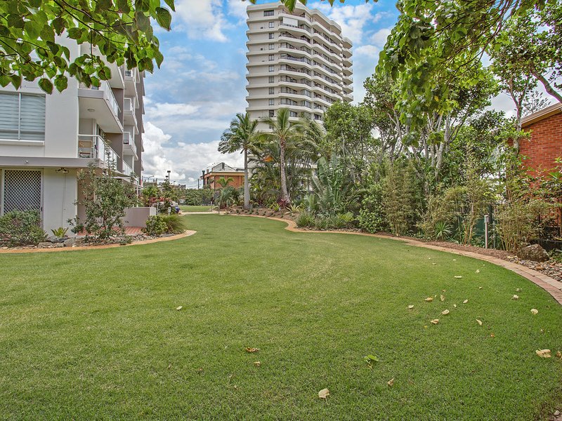 Photo - 3B/52 Goodwin Terrace, Burleigh Heads QLD 4220 - Image 15