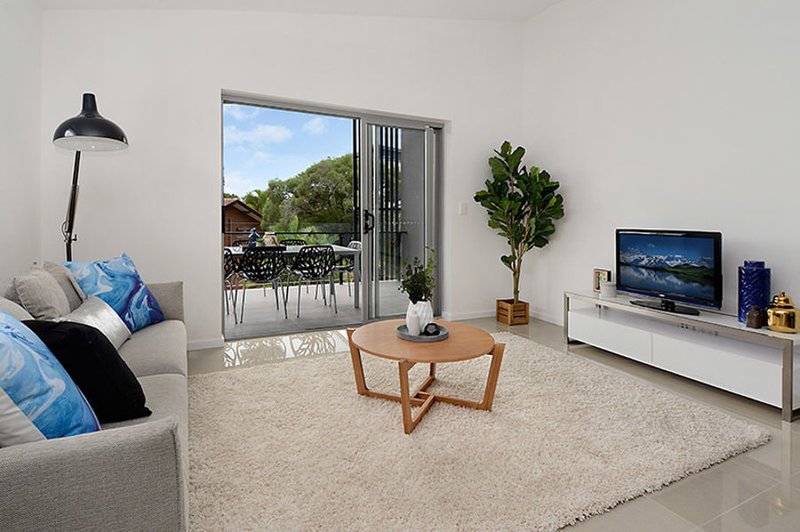 4 / 19 Pickwick St , Cannon Hill QLD 4170