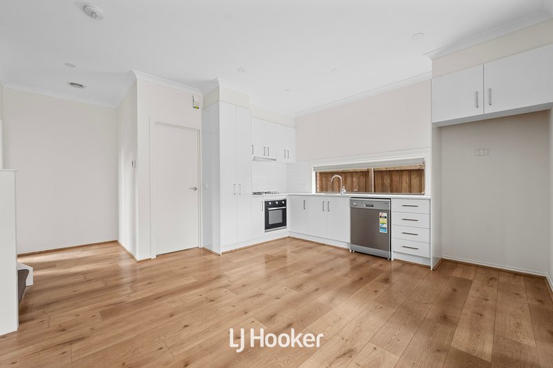 Photo - 4 /29 Burrows Avenue, Dandenong VIC 3175 - Image 4