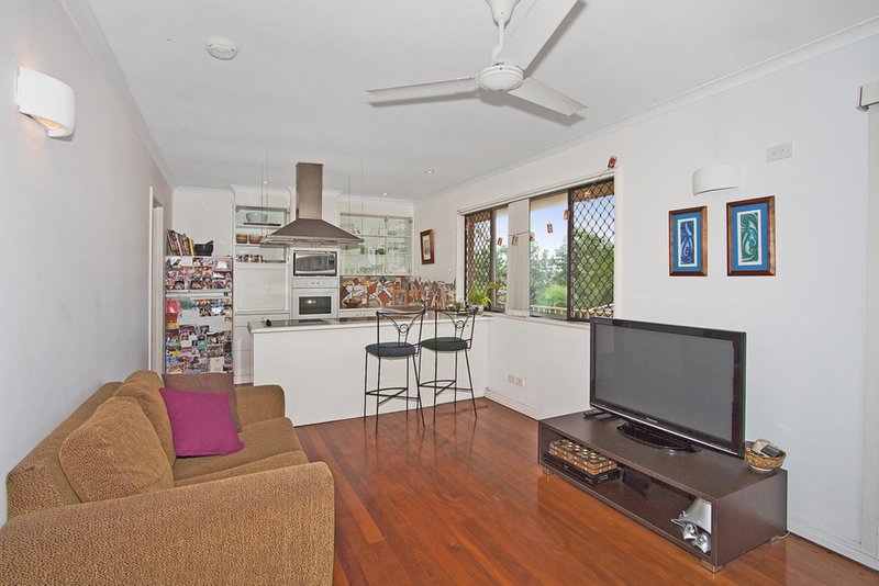 Photo - 4 / 47 Coolangatta Road, Coolangatta QLD 4225 - Image 2